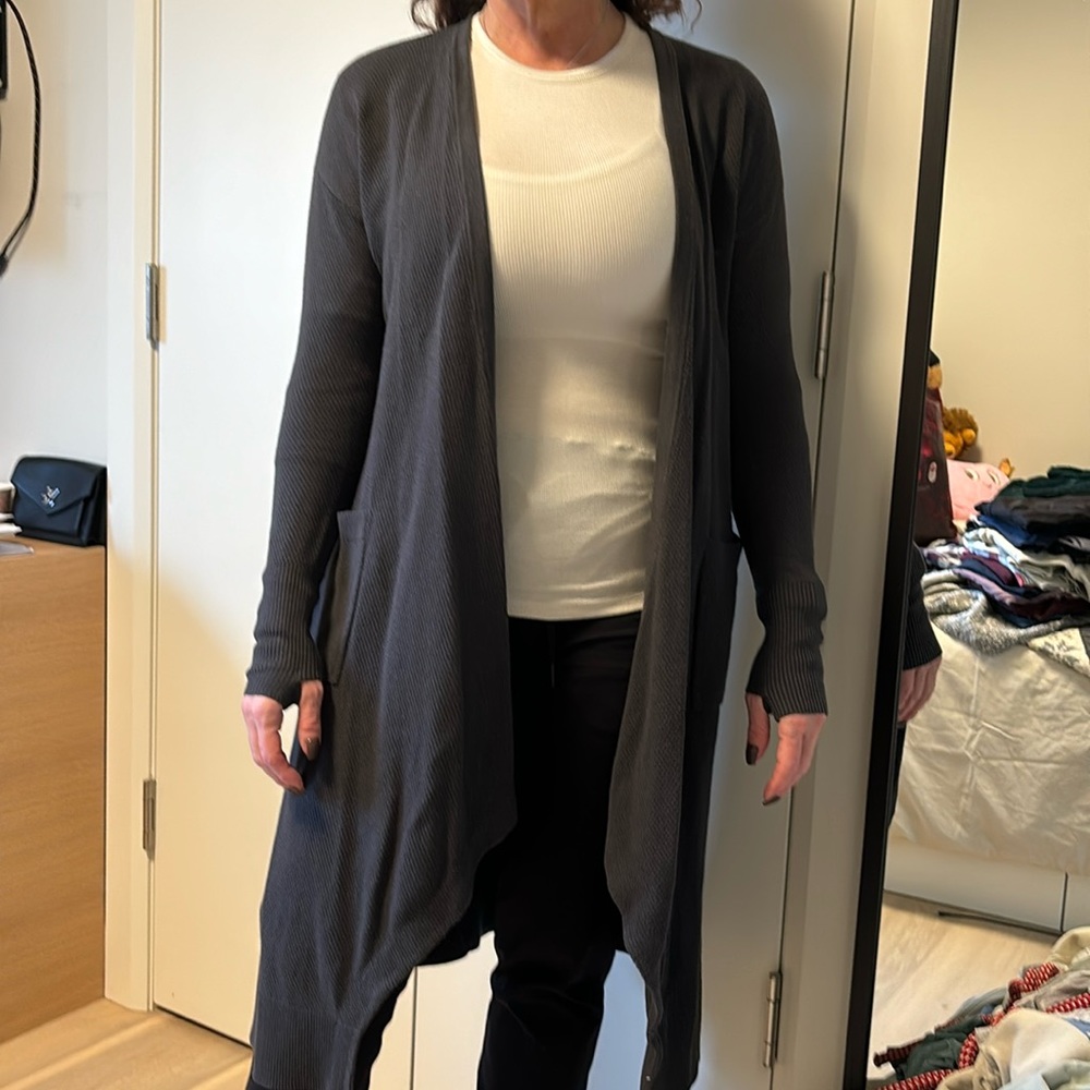 Lululemon cardigan in gray great condition size 4